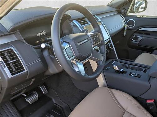 Santorini Black Metallic 2026 Land Rover Discovery Gemini Edition