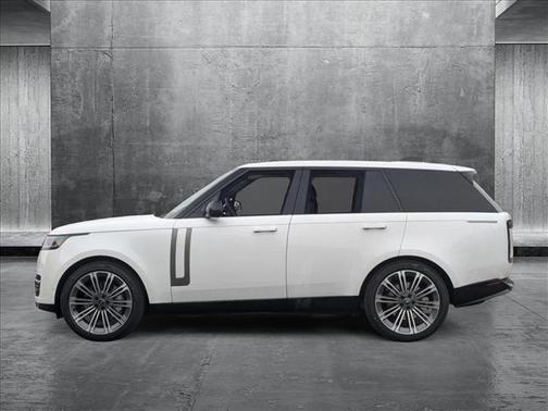 2025 Land Rover Range Rover P530 SE