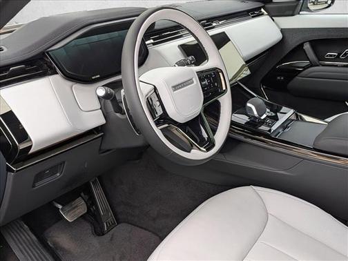 Santorini Black Metallic 2026 Land Rover Range Rover Sport SE