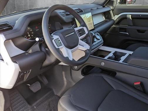 2025 Land Rover Defender 110 P300