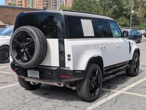 Fuji White 2026 Land Rover Defender P400 X-Dynamic SE
