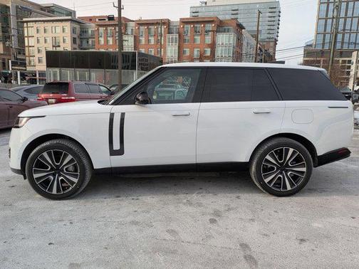 2026 Land Rover Range Rover P550e SE