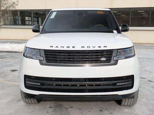 2026 Land Rover Range Rover P550e SE