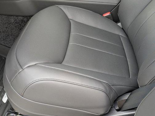 2026 Land Rover Range Rover P550e SE