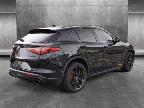 Photo 5 of 15 of 2020 Alfa Romeo Stelvio Base
