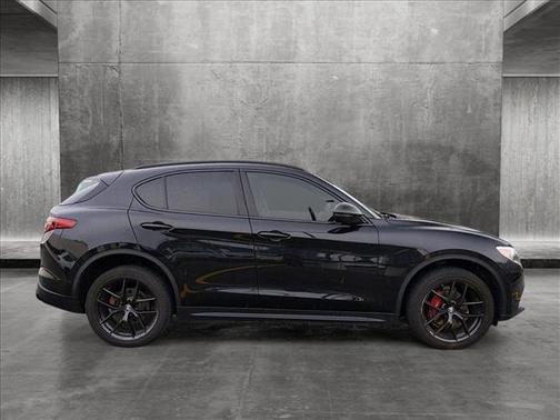 Photo 4 of 15 of 2020 Alfa Romeo Stelvio Base