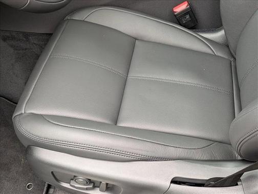 Arroios Grey Metallic 2026 Land Rover Range Rover Velar P250 S