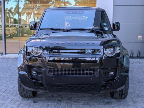 2023 Land Rover Defender 130 X-Dynamic SE