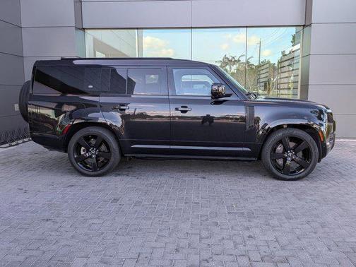 2023 Land Rover Defender 130 X-Dynamic SE