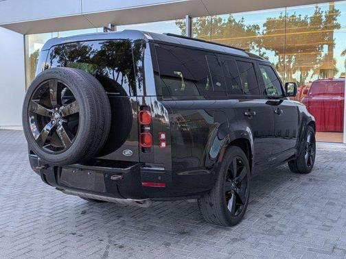 2023 Land Rover Defender 130 X-Dynamic SE