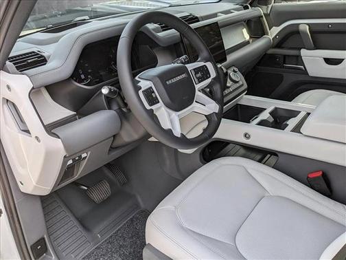2025 Land Rover Defender X-Dynamic SE