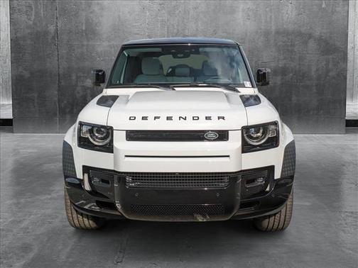 2025 Land Rover Defender X-Dynamic SE