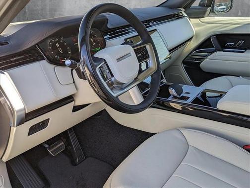 2025 Land Rover Range Rover P550e SE