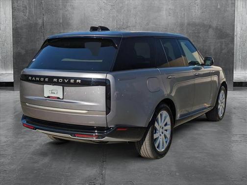 2025 Land Rover Range Rover P550e SE