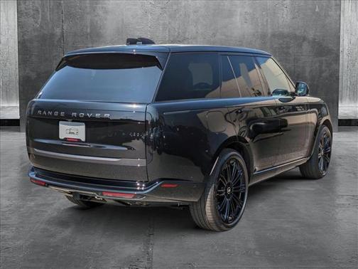 2025 Land Rover Range Rover P530 SE