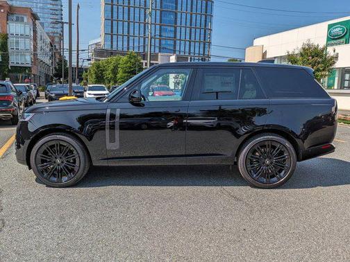 2025 Land Rover Range Rover P530 SE
