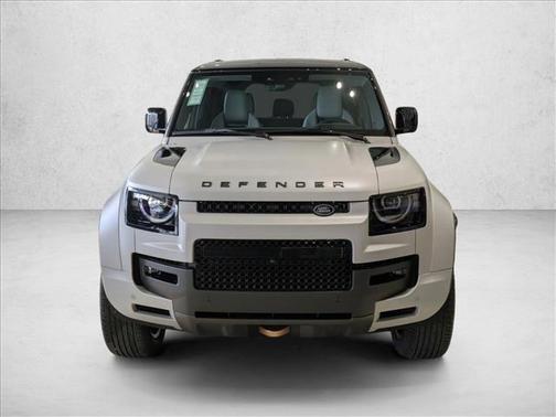 Borasco Grey Metallic 2026 Land Rover Defender P635 OCTA