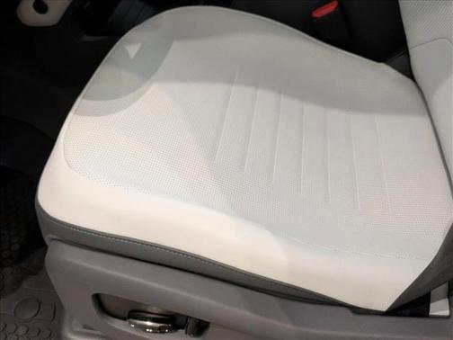 Borasco Grey Metallic 2026 Land Rover Defender P635 OCTA