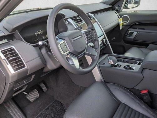 Eiger Grey Metallic 2026 Land Rover Discovery S