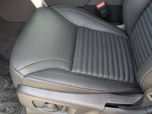 Eiger Grey Metallic 2026 Land Rover Discovery S