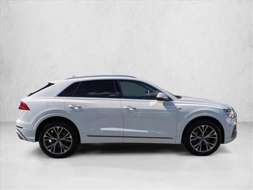 Glacier White Metallic 2022 Audi Q8 55 Premium Plus