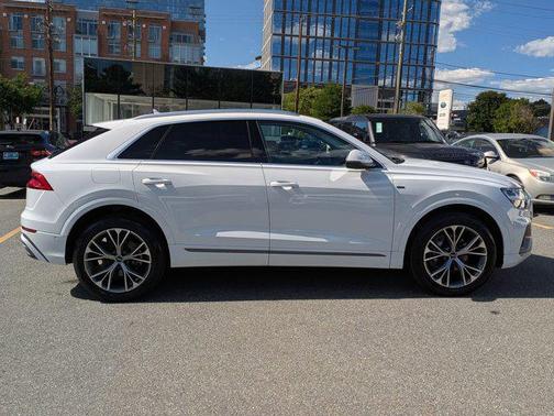 Glacier White Metallic 2022 Audi Q8 55 Premium Plus