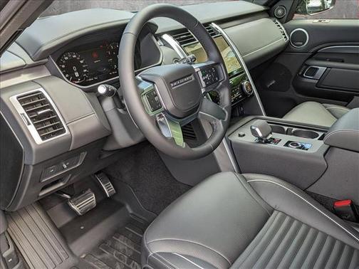2024 Land Rover Discovery P360 Metropolitan Edition
