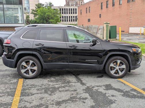 Diamond Black Crystal Pearlcoat 2019 Jeep Cherokee Limited