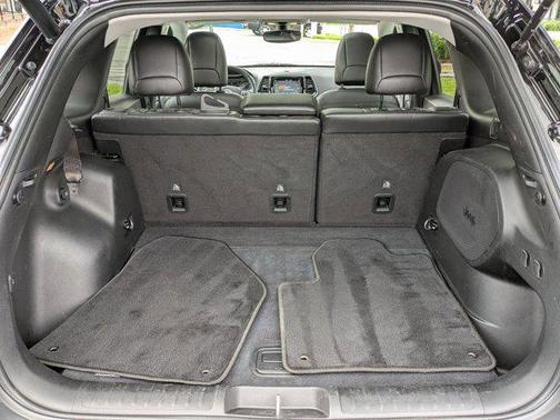 Diamond Black Crystal Pearlcoat 2019 Jeep Cherokee Limited