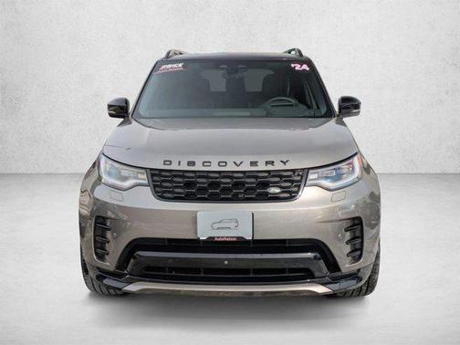 Silicon Silver Premium Metallic 2024 Land Rover Discovery P300 Dynamic SE