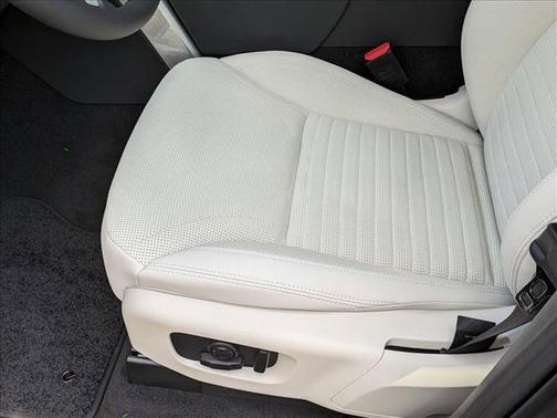 2024 Land Rover Discovery P300 S