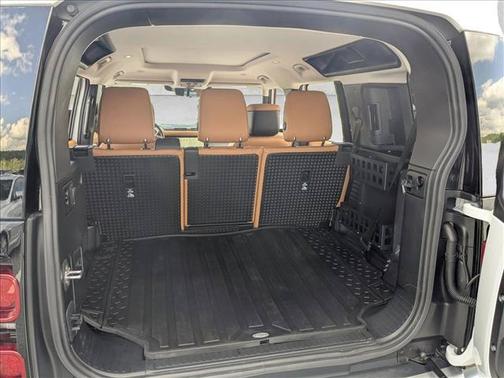 Fuji White 2024 Land Rover Defender 110 P400 S