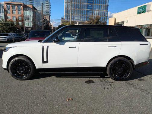 2025 Land Rover Range Rover P400 SE 7 Seat