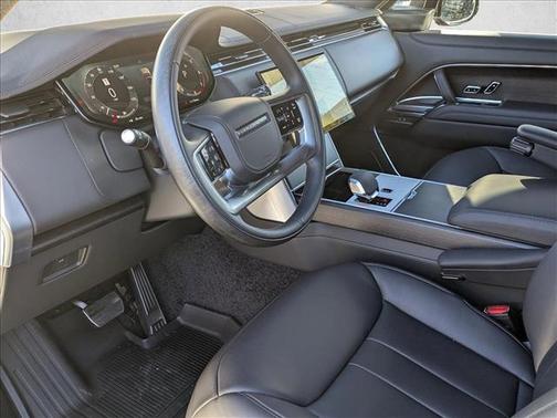 2025 Land Rover Range Rover P400 SE 7 Seat