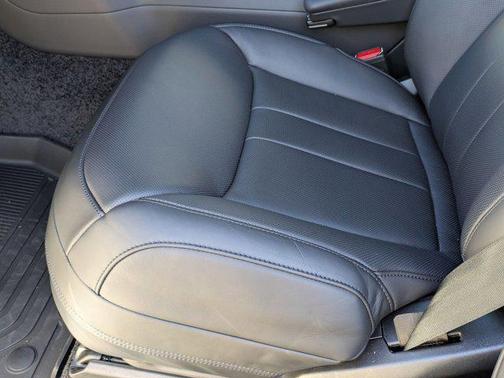 2025 Land Rover Range Rover P400 SE 7 Seat