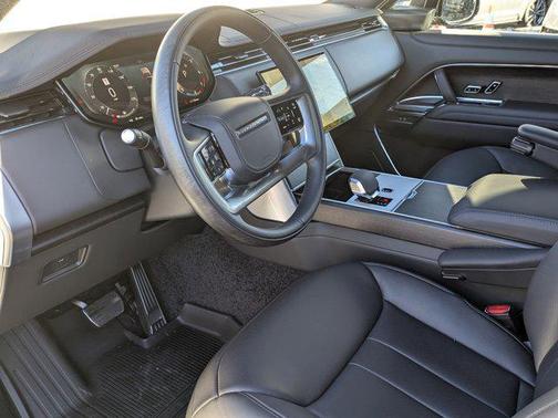 2025 Land Rover Range Rover P400 SE 7 Seat