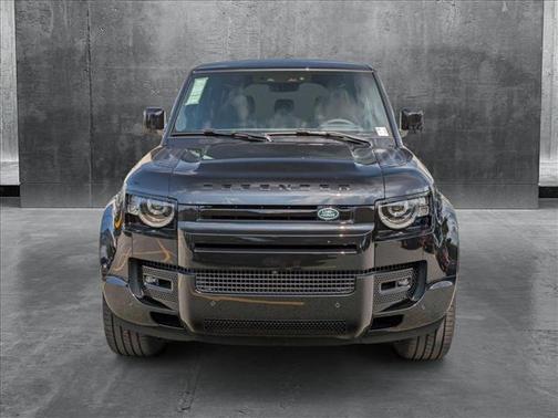 2025 Land Rover Defender 110 V8