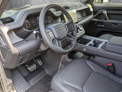 2025 Land Rover Defender 110 V8