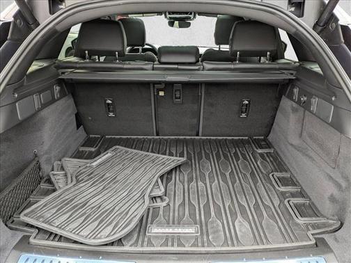 2026 Land Rover Range Rover Velar P250 SE R-Dynamic