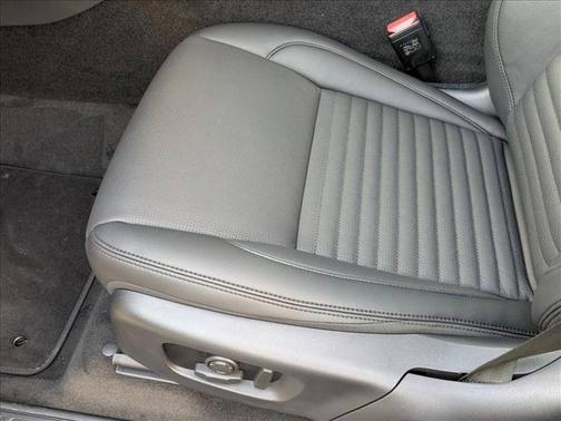 Fuji White 2025 Land Rover Discovery Sport S