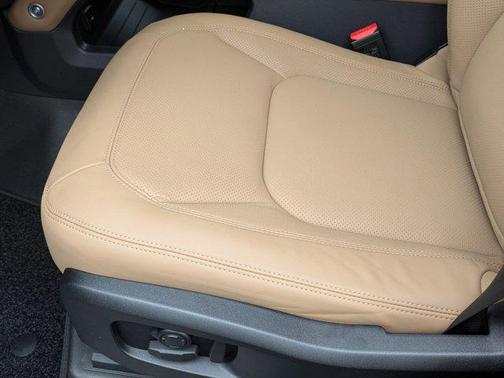 2026 Land Rover Defender P400 X-Dynamic SE