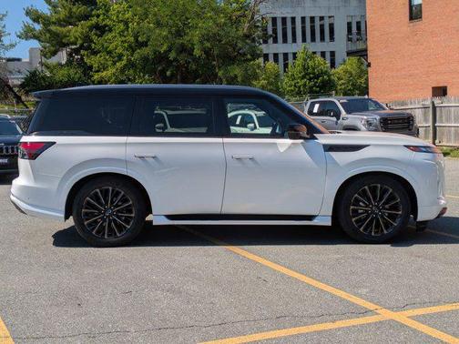 Radiant White/Black Obsidian 2025 INFINITI QX80 AUTOGRAPH AWD