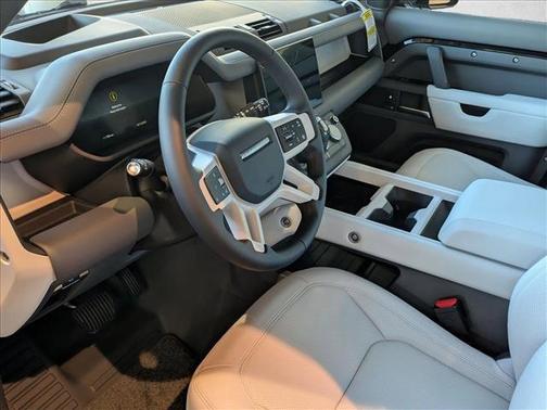 2025 Land Rover Defender 130 P400 X-Dynamic SE
