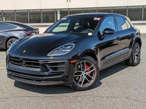 2025 Porsche Macan Base