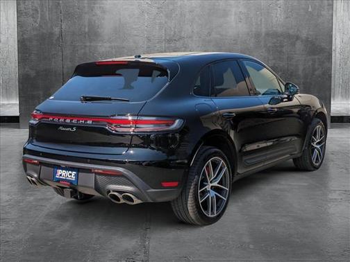 2025 Porsche Macan Base