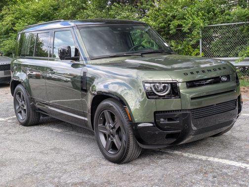 Woolstone Green Metallic 2026 Land Rover Defender P400 X-Dynamic SE