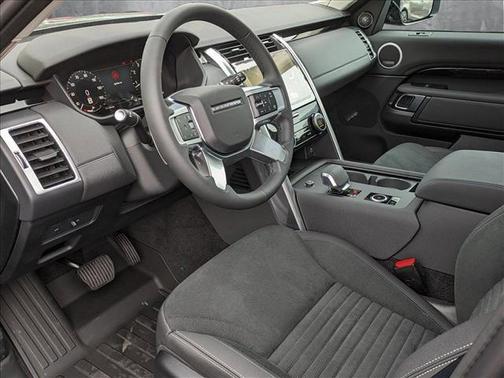 2024 Land Rover Discovery P300 S