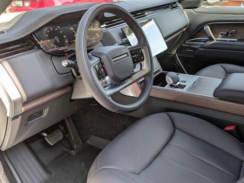 2025 Land Rover Range Rover P400 SE