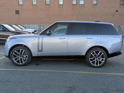 2026 Land Rover Range Rover P550e SE