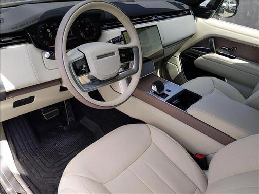 2025 Land Rover Range Rover P400 SE 7 Seat